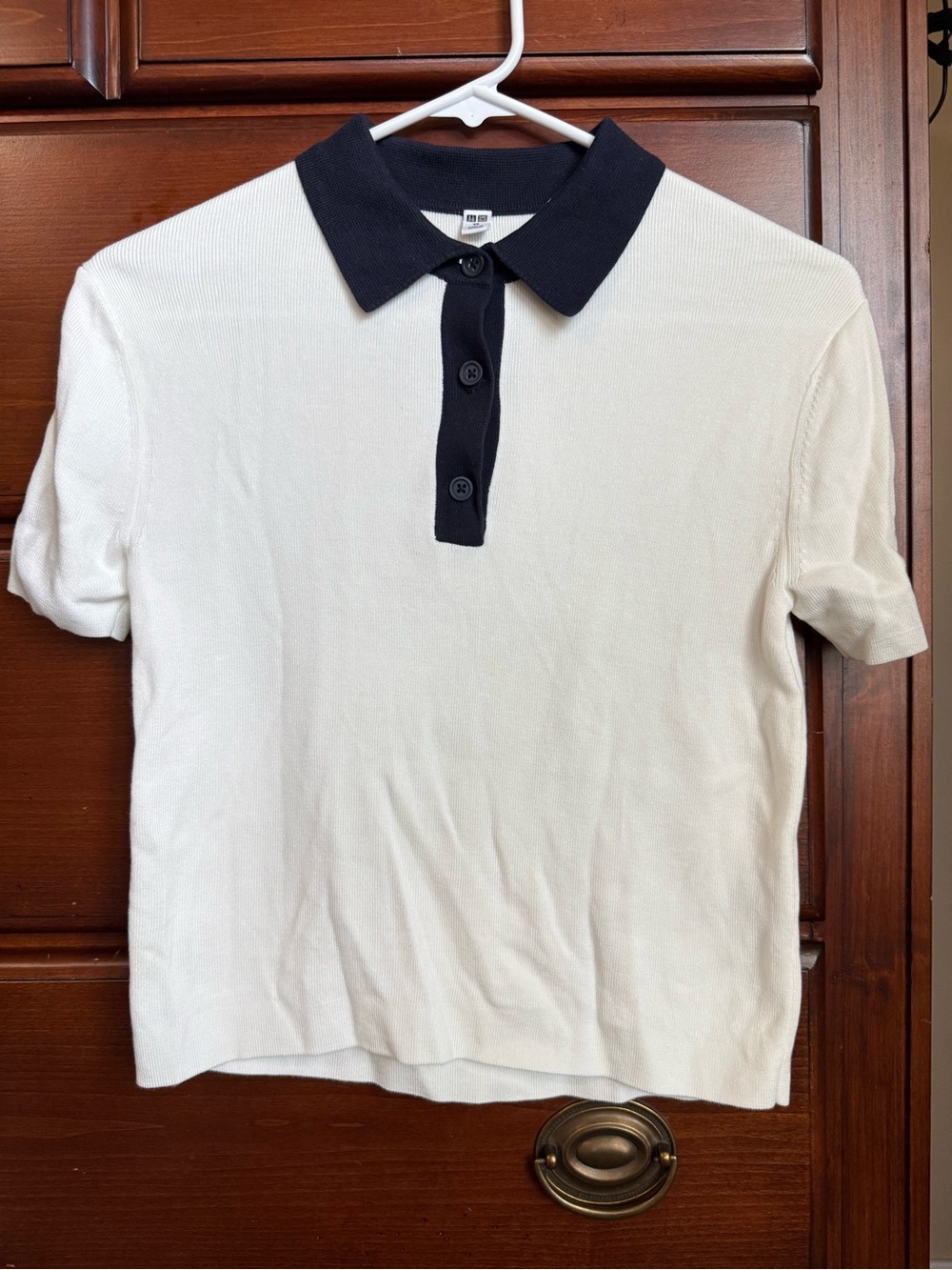 Uniqlo Short-Sleeve Polo Shirt with Contrast Collar - White/Navy
